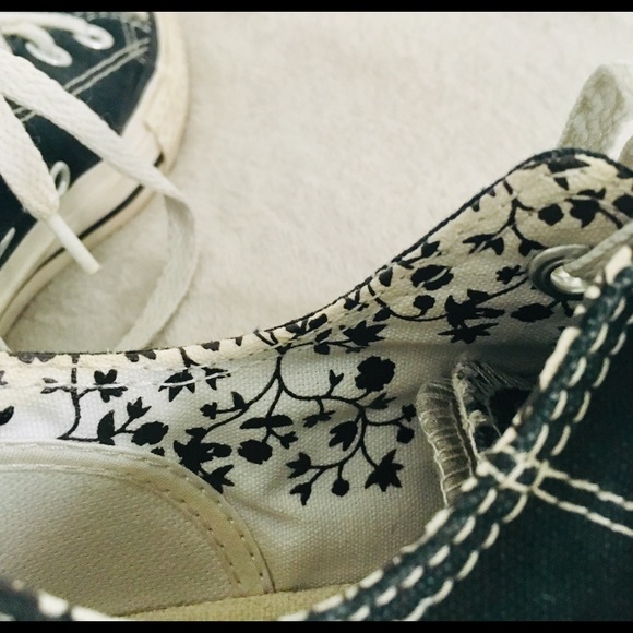 Black Converse - Picture 3 of 4